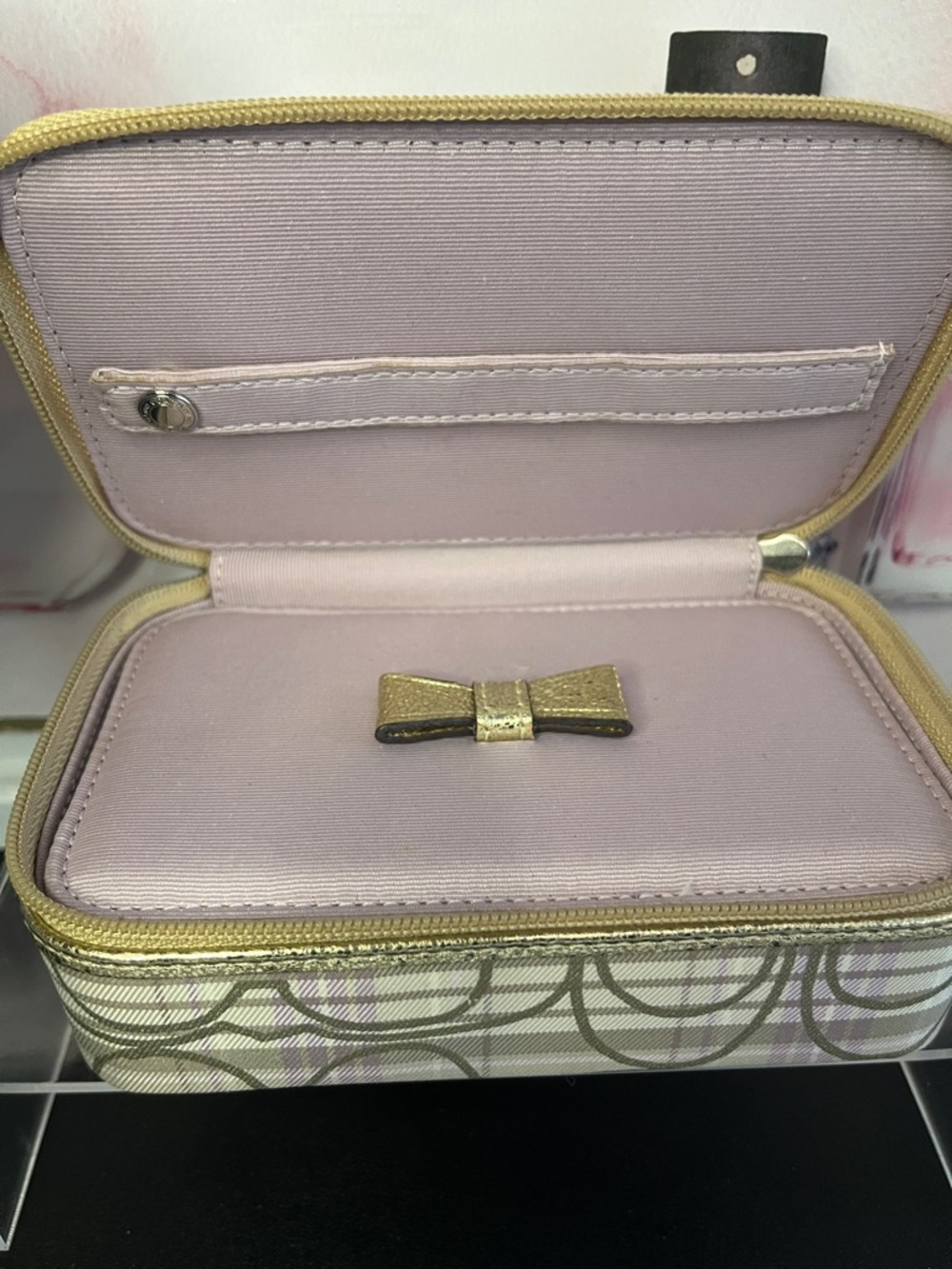 Coach lilac and beige w/gold detailsPatterned Travel Jewelry Case EUC✨ - Picture 2 of 6